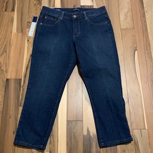 NWT Bandolino Tatyana Slim Jean Cropped/Capri size 10